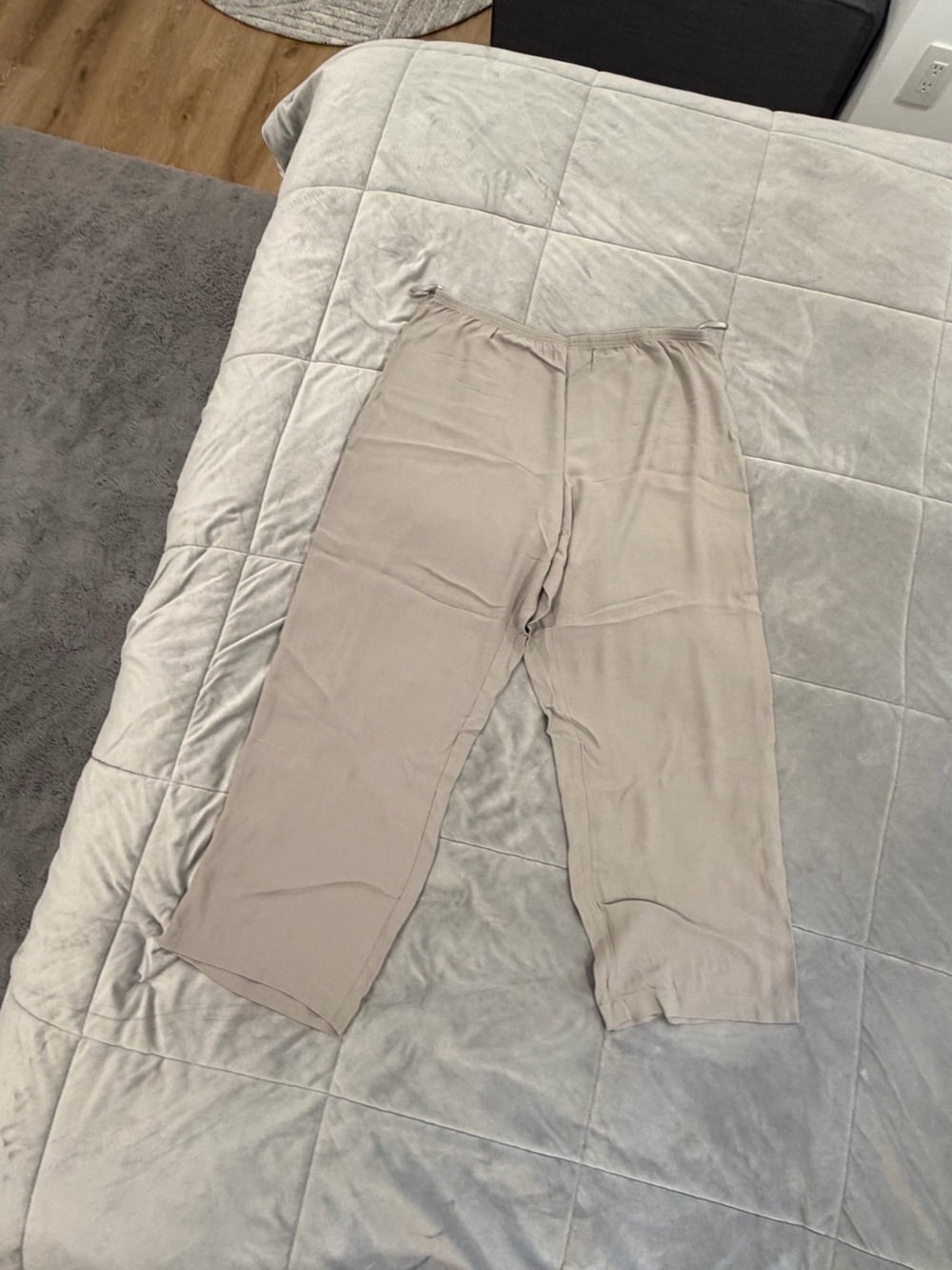 Eileen Fisher 100% Silk georgette crepe wide leg pants in greige